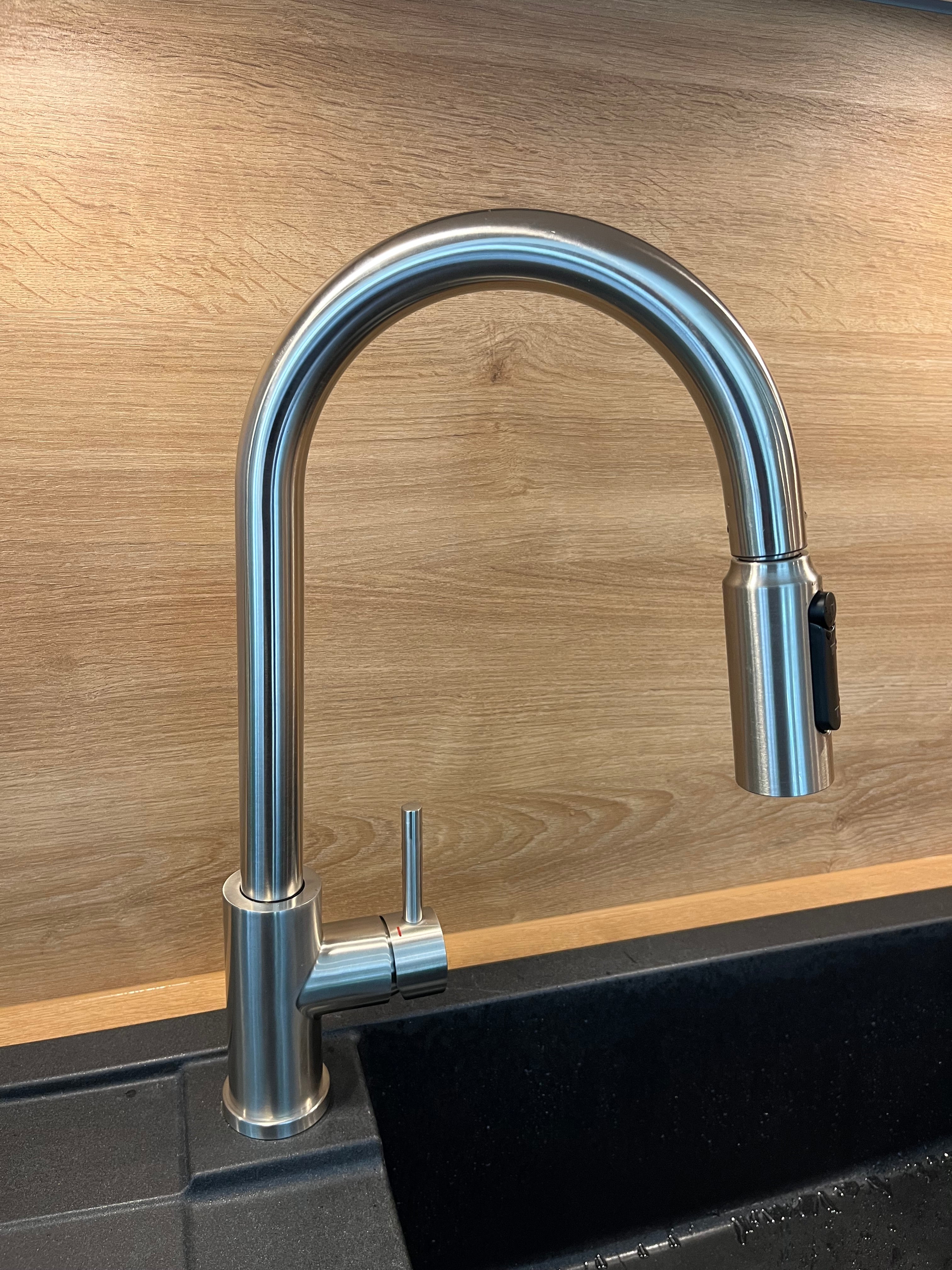 Ausziehbarer Drei Wege Wasserhahn Premium mit Brause | Silber gebürstet & ausziehbar mit 50% Rabatt 🤝